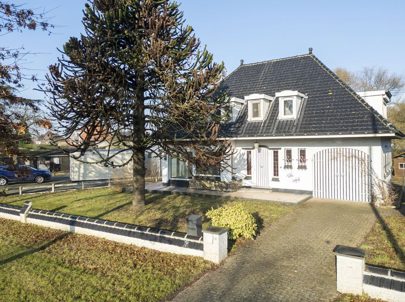 Cette charmante villa, située à Balgerhoeke (Eeklo), offre tout ce dont vous avez besoin pour réaliser la maison de vos rêves.&lt;br /&gt;
En entrant, vous