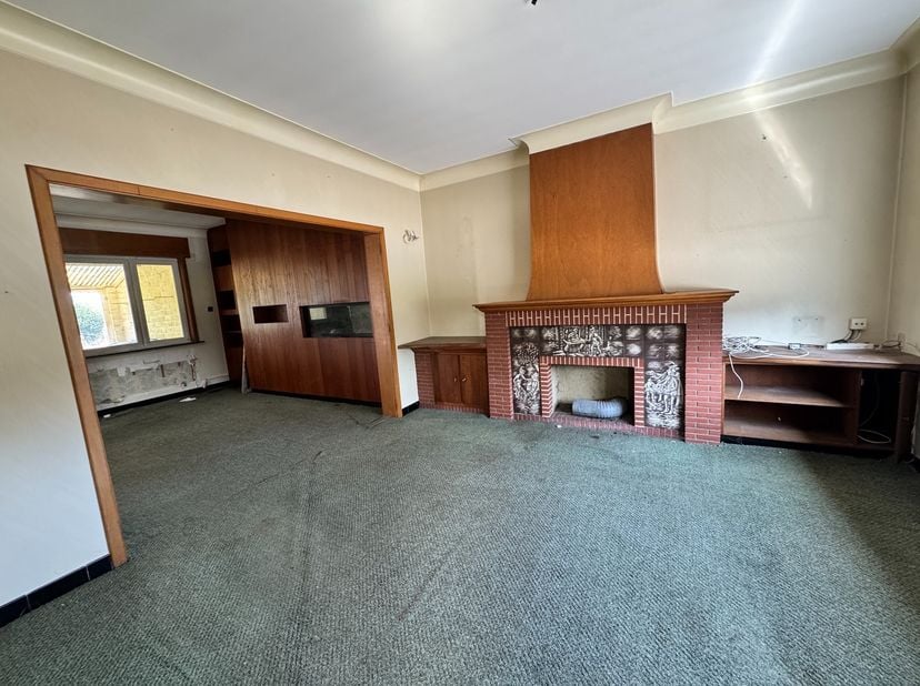 Ben je op zoek naar een woning die je volledig naar jouw eigen stijl en wensen kunt omtoveren? Dan is deze eigendom aan de Kempenseweg 63 in Zutendaal