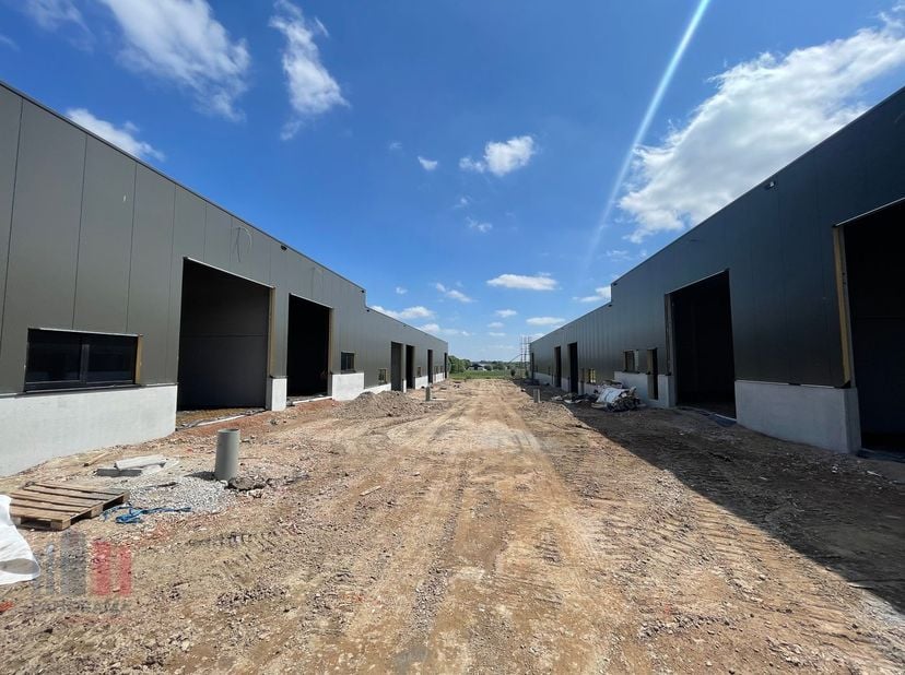 Deze nieuwe KMO-unit van +/- 167 m² maakt deel uit van het nieuwbouw state-of-the-art bedrijvenpark &#039;&#039;MG PARK ARSELA&#039;&#039; bestaande uit 12 KMO-units. &lt;br