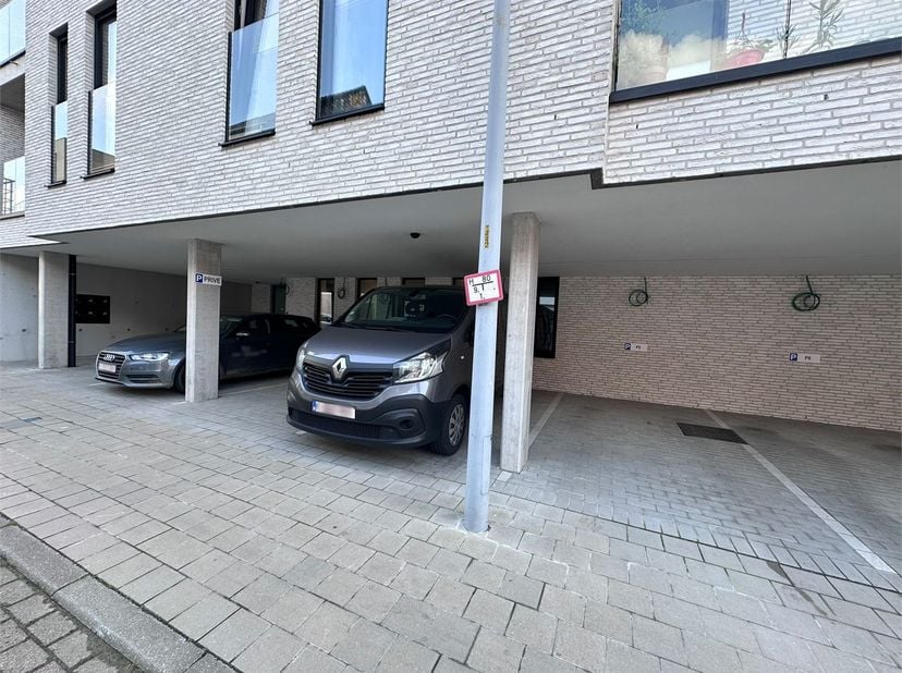 Garage à louer
                    à 8840 Oostnieuwkerke