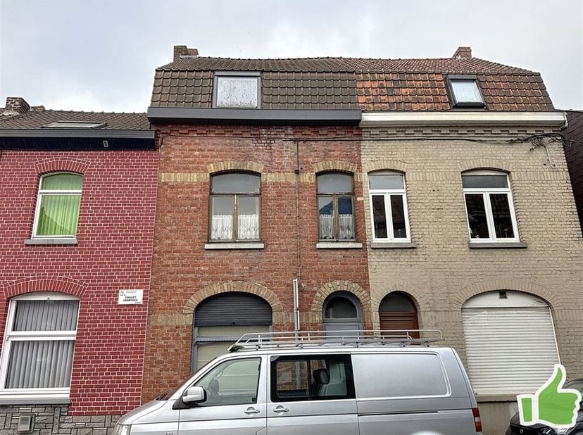 Volumineuse maison 4 chambres à Mouscron&lt;br /&gt;
Habitation à rénover avec jardin&lt;br /&gt;
Hall d&#039;entrée, salon, salle à manger, cuisine, salle de bain ave