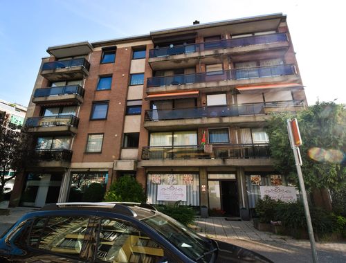                                         Handelsgelijkvloers te koop in Sint-Jans-Molenbeek, € 215.000
