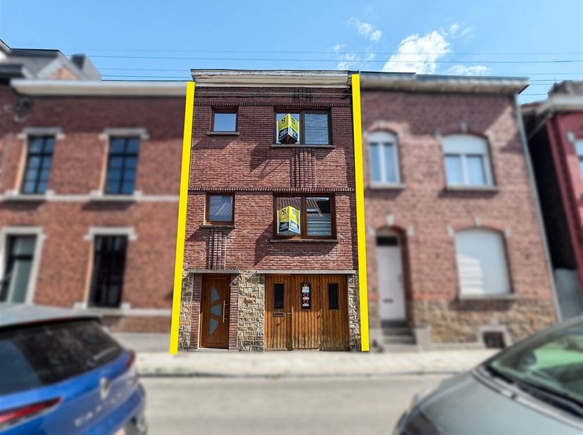 A proximité du centre de Chênée et de toutes les commodités, BELLE MAISON à rénover composée de : &lt;br /&gt;
2 CHAMBRES - TERRASSE - GARAGE - CHAUFFAGE PO