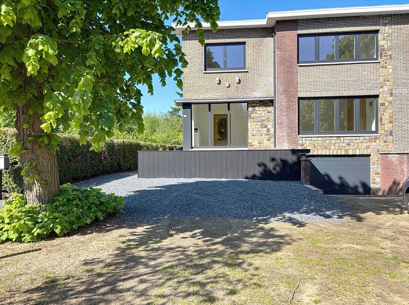 Gerenoveerde gezinswoning met 3 slaapkamers op toplocatie in Hasselt te huur&lt;br /&gt;
In het rustige Kuringen, een deelgemeente van Hasselt kunnen we dez
