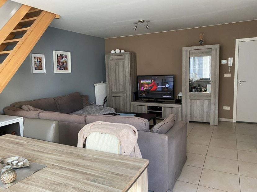 TE HUUR TE HEUSDEN, ZANDREDE 14/0103 : MOOI APPARTEMENT ( duplex ) met 2 slaapkamers, individuele verwarming op gas, ruime living met ( volledig inger