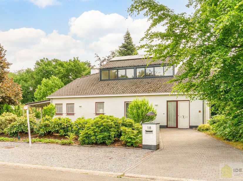 PERFECT ONDERHOUDEN VILLA OMRINGD DOOR PRACHTIGE TUIN OP UNIEKE EN GEGEERDE PLEK IN HARTJE ACHEL! Deze woning biedt +-250m² netto bewoonbare oppervlak