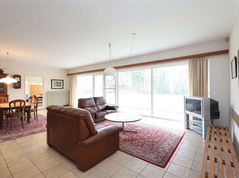 Prachtig gelegen gelijkvloerse woning met 5 slaapkamers op een zonnig perceel van 15a 87ca&lt;br /&gt;
Omgeving:&lt;br /&gt;
+ Rustig gelegen in landelijke omgevi