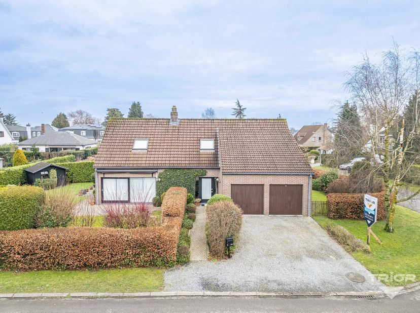 *** OPTION - DANS L&#039;ATTENTE DE LA SIGNATURE DU COMPROMIS *** Ravissante villa idéalement située dans le quartier &quot;Versailles&quot;, environnement résidenti