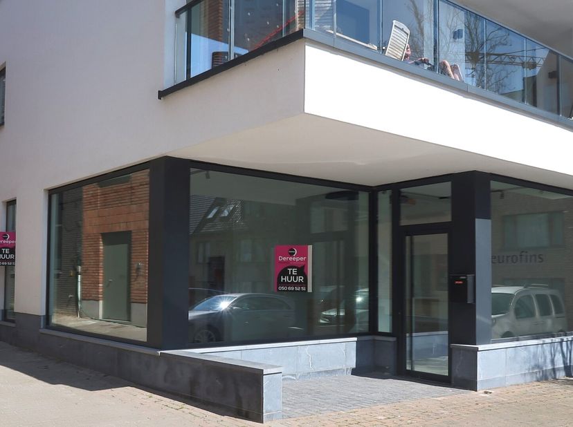 Gerenoveerd appartement op centrale ligging in het centrum van Torhout. Het appartement wordt gekenmerkt door zijn aandacht voor functionaliteit, ener