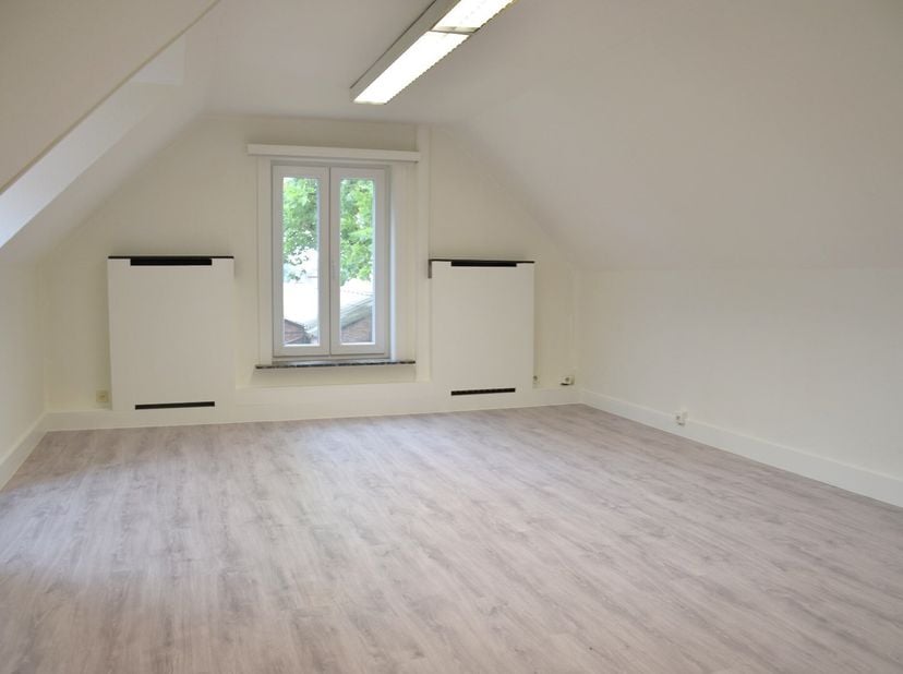 Bien professionnel à louer
                    à 8500 Kortrijk