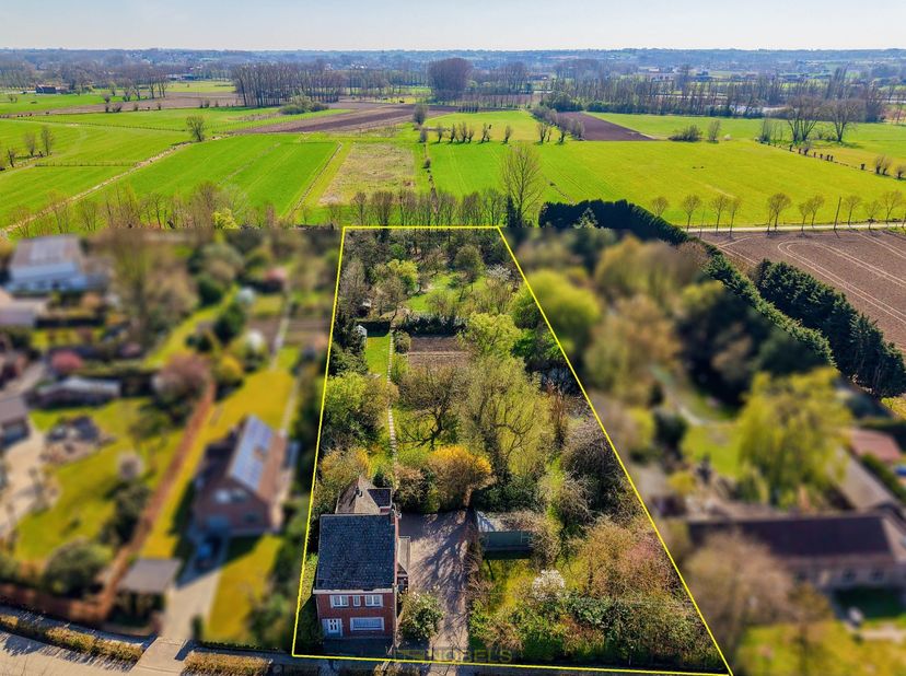 Veelzijdige eigendom van 57 are, prachtig gelegen aan de rand van de Scheldemeersen, een uniek stukje natuur! Deze locatie is dan ook ideaal voor paar