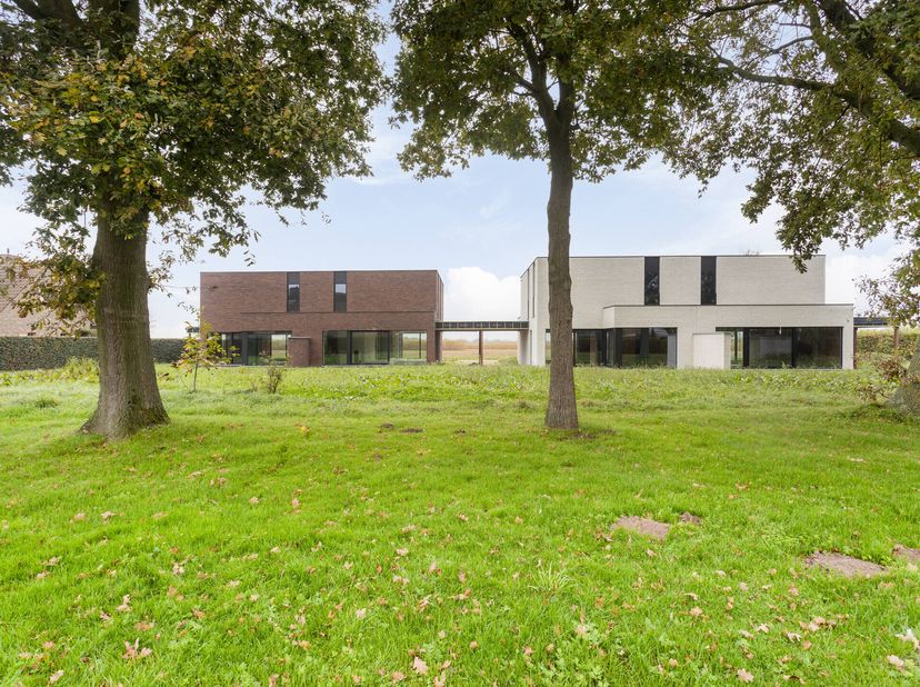 Comme chez soi au cur de la nature&lt;br /&gt;
Caché au fond d&#039;un cul-de-sac paisible, une belle opportunité vous attend pour vraiment rentrer chez vous. Ic