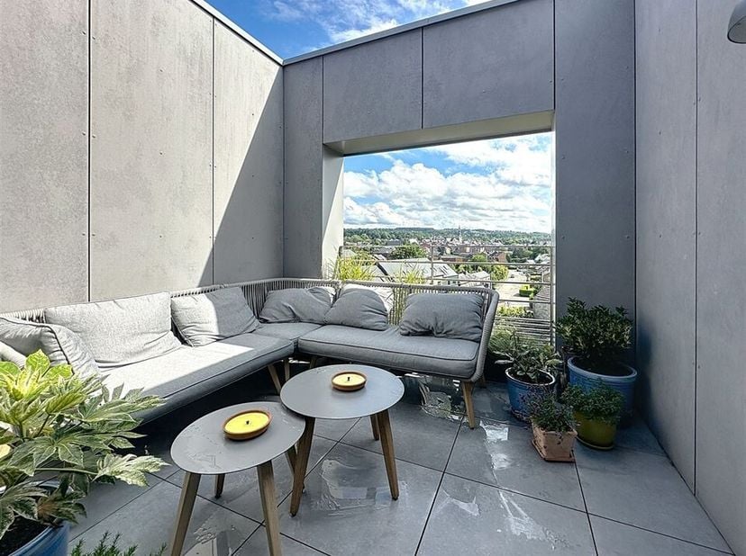 Une opportunité rare au coeur de la ville !&lt;br /&gt;
Découvrez ce spacieux appartement de 165m² idéalement situé en plein centre-ville, offrant un cadre