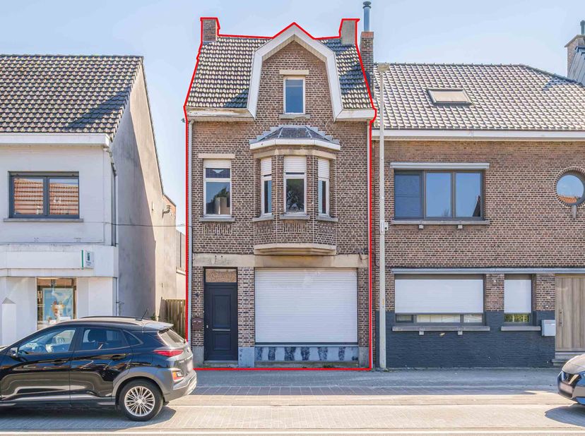 TE RENOVEREN EIGENDOM MET VEEL POTENTIEEL &lt;br /&gt;
  &lt;br /&gt;
Op een zeer gunstige locatie in Zoersel. &lt;br /&gt;
Ruim gelijkvloers van 105 m².   &lt;br /&gt;
Op de