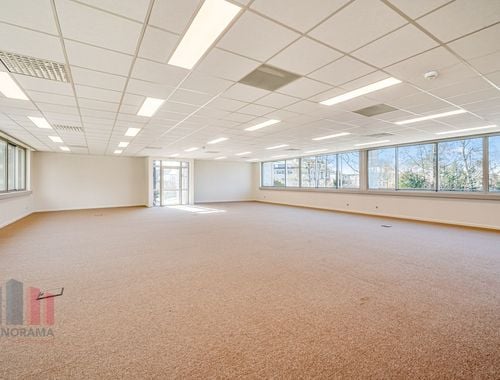                                         Bureaux à louer à Merelbeke, € 5.486
