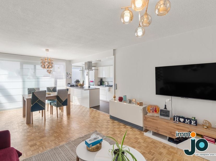 Cet appartement abordable et spacieux de 2 chambres à coucher est situé dans un endroit privilégié à Ostende. Vous avez tout à portée de main : écoles