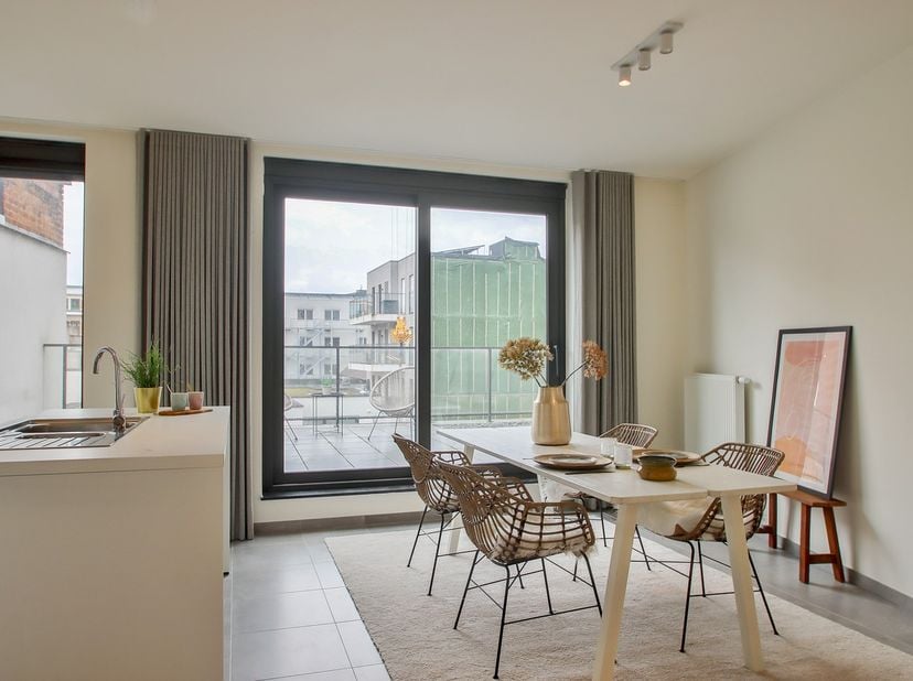 Op zoek naar een ruime en moderne duplex op in het centrum van Kortrijk? Deze prachtige duplex, met een bewoonbare oppervlakte van 127 m², ligt in een