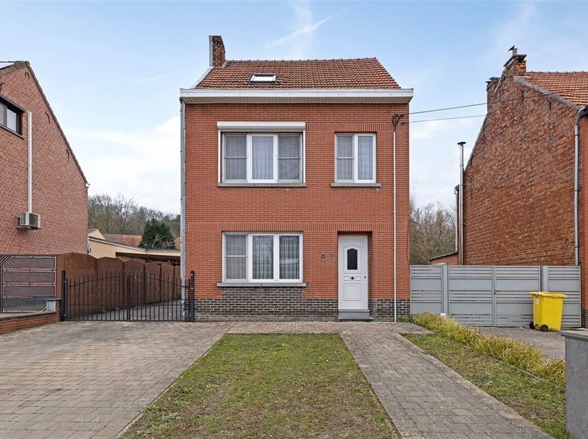 Nabij het Gouden Kruispunt, Winge Golf &amp; Country Club en het bruisende handelscentrum van Lubbeek, zijn wij verheugd deze instapklare woning te koop a