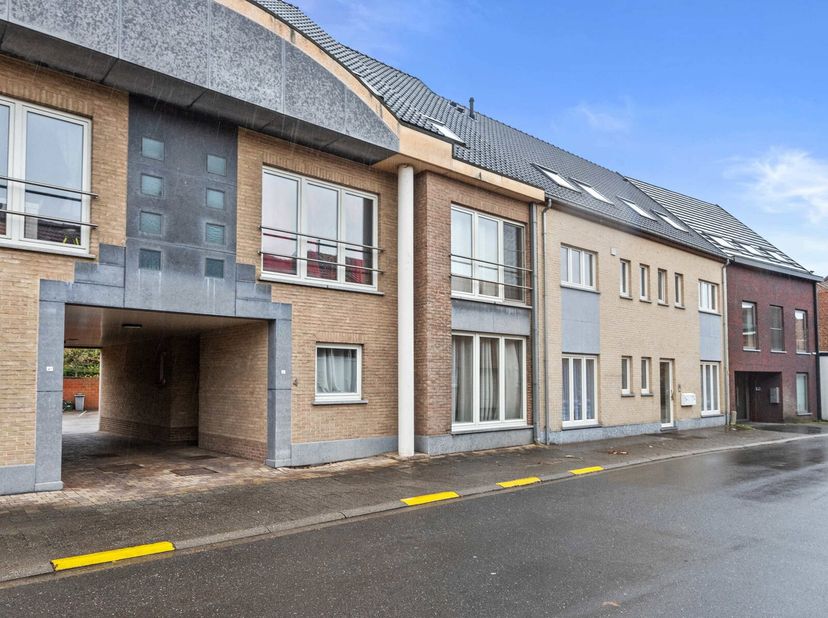 Gezellig duplex appartement te koop op de 1ste verdieping in het centrum van Wezemaal.&lt;br /&gt;
Dit ruime appartement (92 m²) bevindt zich nabij het cent