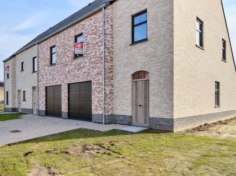 Zoek jij een energiezuinige nieuwbouwwoning in Wielsbeke waar je snel naartoe kan verhuizen? Bekijk dan even deze ruime gezinswoning in hedendaags lan