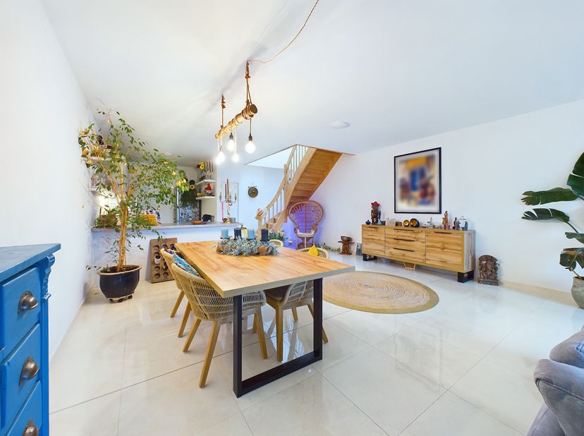 Forest - Stalle | Beau Duplex 4 chambres avec extérieurs&lt;br /&gt;
L&#039;appartement se compose d&#039;un hall d&#039;entrée, un grand séjour avec cuisine ouverte, une