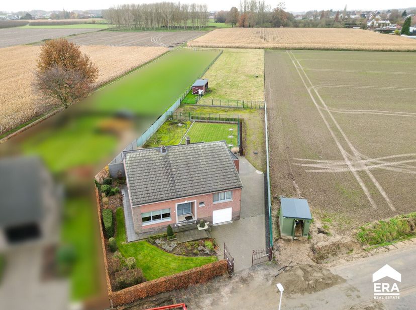 Zéér ruime woning te koop op een prachtig perceel van 43a 50ca landelijk en rustig gelegen in Alken.Voor meer informatie ga naar https://www.era.be/nl