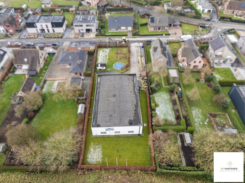 Projectgrond gelegen nabij Aalter centrum en vlot bereikbaar mede dankzij het op- &amp; afrittencomplex van de E40.&lt;br /&gt;
&lt;br /&gt;
De grond heeft een opperv