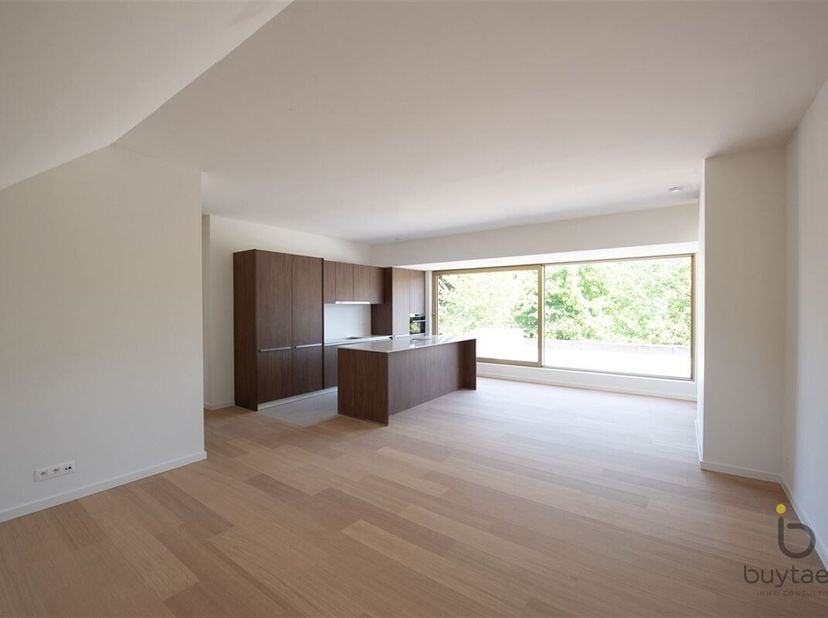 Beleef luxe, comfort en energiezuinigheid in een karaktervolle architectuur!&lt;br /&gt;
TWEEDE VERDIEPING: een twee slaapkamer appartement in het hartje va