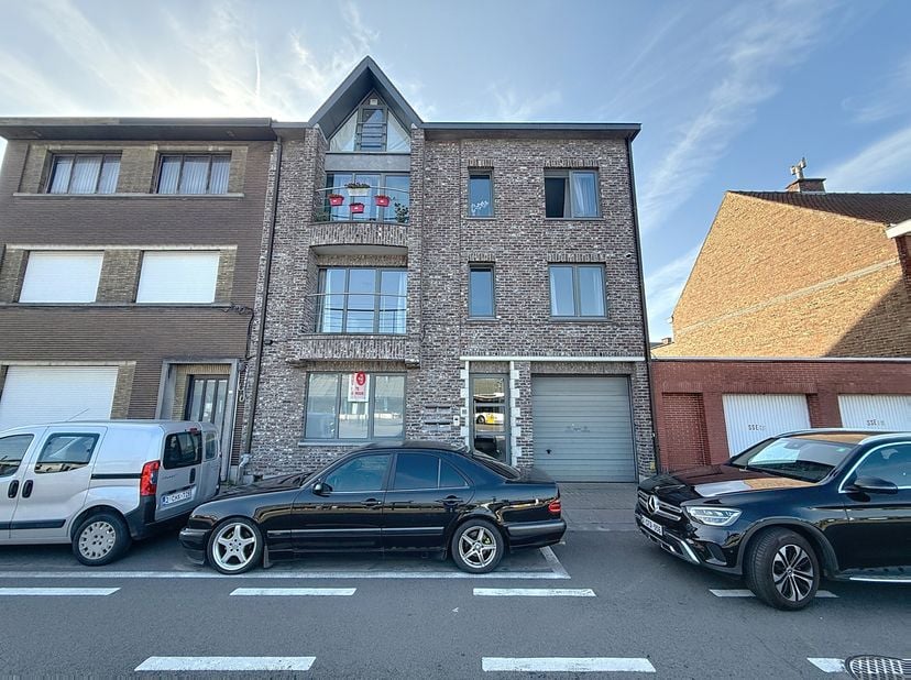 Cet appartement prêt à emménager est très bien situé: à la gare d&#039;Audenarde, à proximité des commerces, du centre,... &lt;br /&gt;
Entièrement prêt à emména