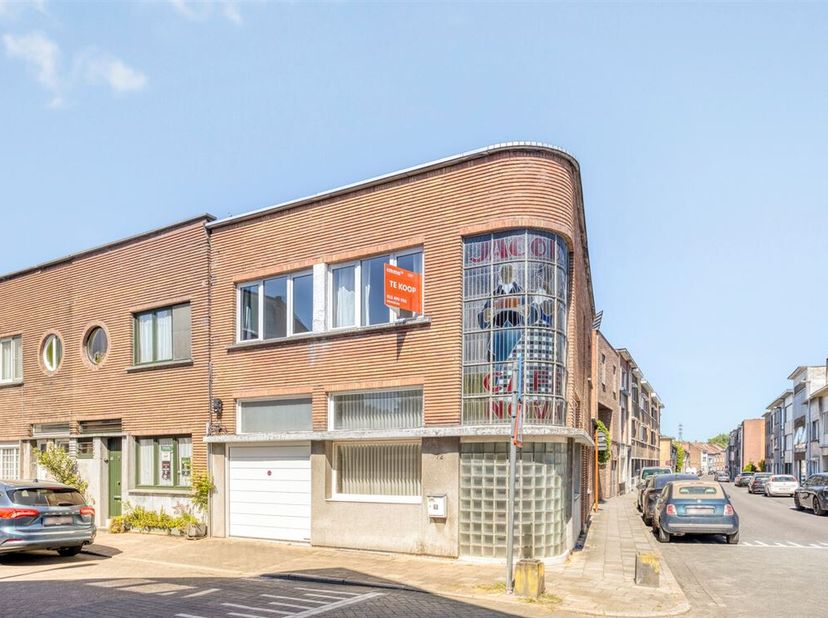 Karaktervolle stadswoning met unieke ruimtes, tuin en garage te Mechelen &lt;br /&gt;
Deze woning biedt niet alleen een prachtig stukje Mechelse geschiedeni