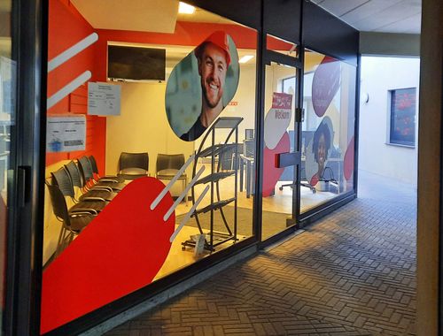                                         Bureaux à louer à Asse, € 790
