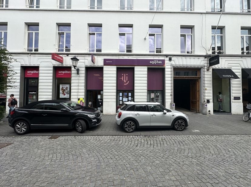 Surface commerciale à louer juste à côté de la Bruul  Graaf Van Egmontstraat 15, Malines  Située à côté de la Bruul, au cur commercial animé de Maline