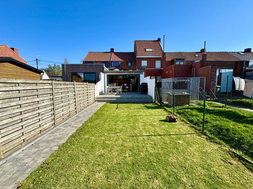 Deze woning werd in 2025 volledig gerenoveerd wat een gunstig EPC van 168 opleverde!&lt;br /&gt;
U kan zich via deze link inschrijven voor de kijkdag op 10
