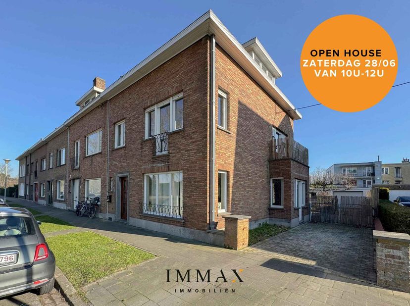 Immeuble mitoyen prêt à être emménagé avec entrée, jardin et terrasse et atelier/garage.&lt;br /&gt;
Situation calme à proximité des commerces, des transpor