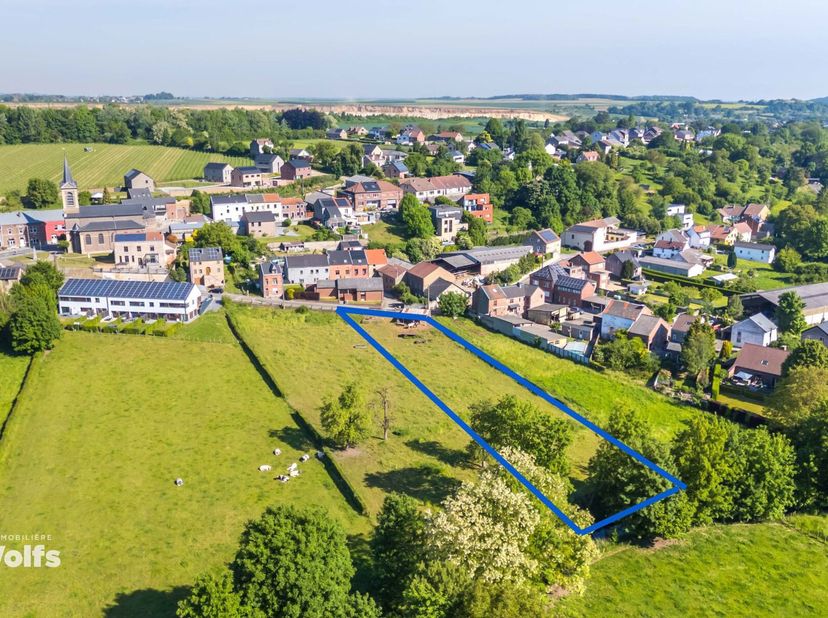 Faire offre à partir de 215.000 euro. L&#039;Immobilière Wolfs a le plaisir de vous présenter cette grande parcelle à bâtir de 2.803 m², idéalement située