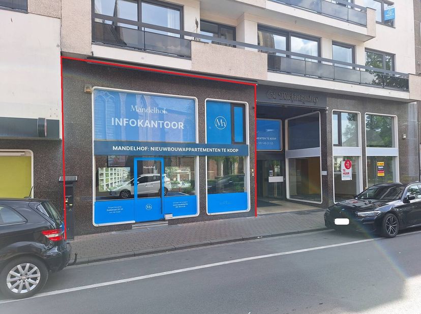 Kantoorruimte te koop van ca. 160m² in centrum Roeselare op 100m van de Grote Markt. &lt;br /&gt;
Gelijkvloerse ruimte van ca. 75m² bestaande uit een open l