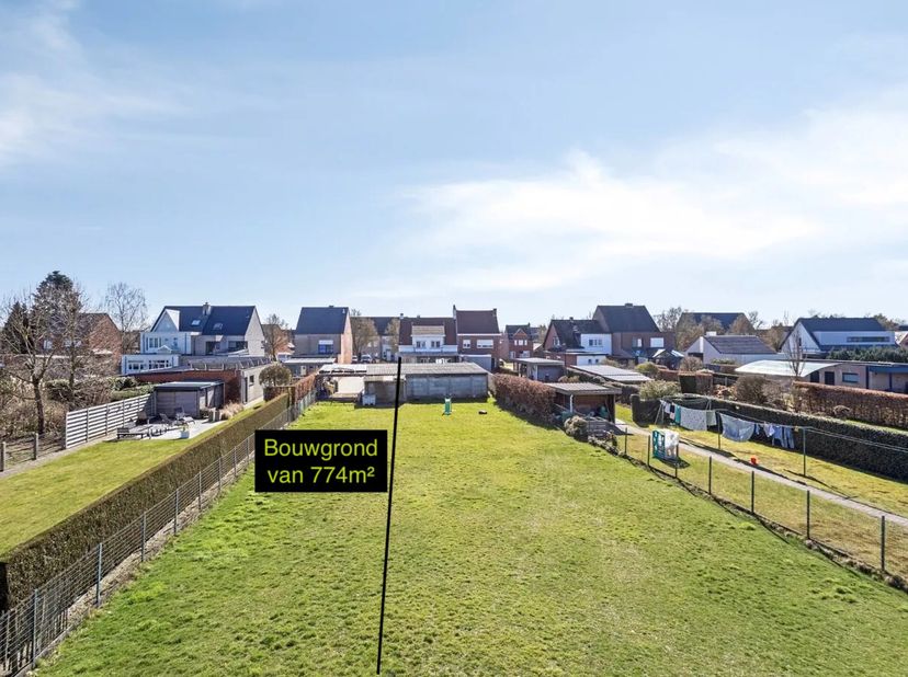 Deze bouwgrond van 774m² voor gesloten bebouwing is rustig gelegen in Mol - Ezaart, dit op fietsafstand van Mol - Centrum en geniet via de zuiddering