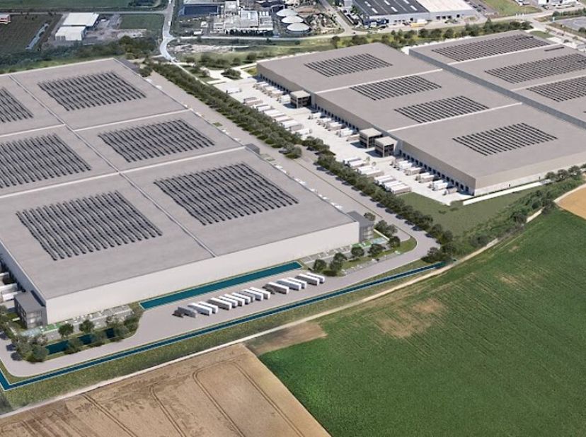 Deze state-of-the-art logistieke site bevindt zich aan de op- en afritten van de E313 in Tongeren, die een snelle verbinding met zowel Antwerpen als L