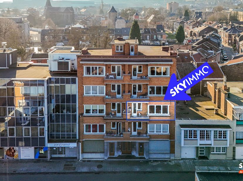 L&#039;agence SKYIMMO vous propose ce superbe appartement d&#039;une superficie habitable de 87m² idéalement situé à Jemeppe dans un immeuble disposant d&#039;un asc