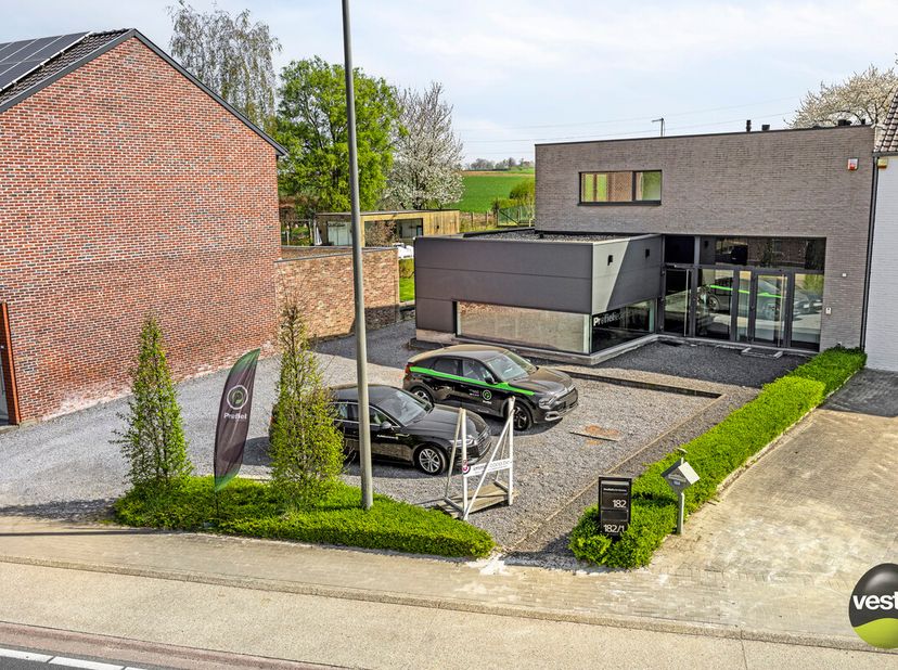 Bien professionnel à vendre
                    à 3740 Bilzen