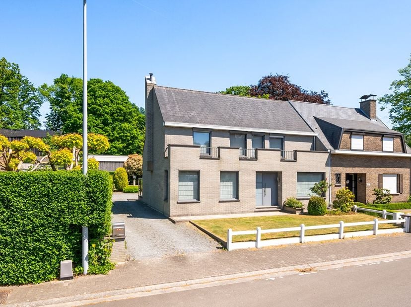 Instapklare gezinswoning met ruime tuin in hartje Merelbeke&lt;br /&gt;
Deze goed gelegen woning in Merelbeke combineert ruimte, licht en functionaliteit op