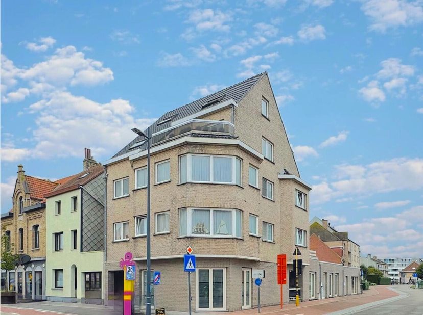 Gelijkvloersappartement (2016). In een kleine verzorgde residentie met alle voorzieningen (winkels, openbaar vervoer, enz.) in de onmiddelllijke omgev