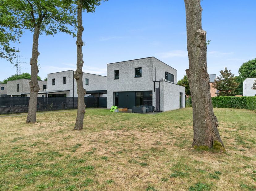 Welkom op de Burgemeester Jan Geritslaan 52, Houthalen.&lt;br /&gt;
&lt;br /&gt;
Een moderne, energiezuinige woning uit 2021, gelegen in een kindvriendelijke en g