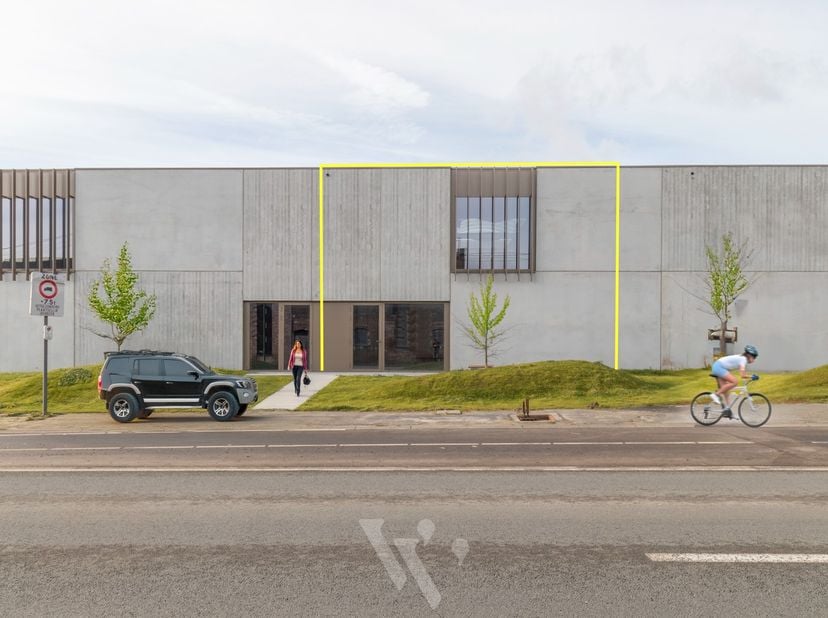 Op de grens tussen Ieper en Heuvelland bevindt zich deze kwalitatieve KMO-unit van 258 m², gelegen in bedrijvencentrum DE VIERGRENS. De unit is volled