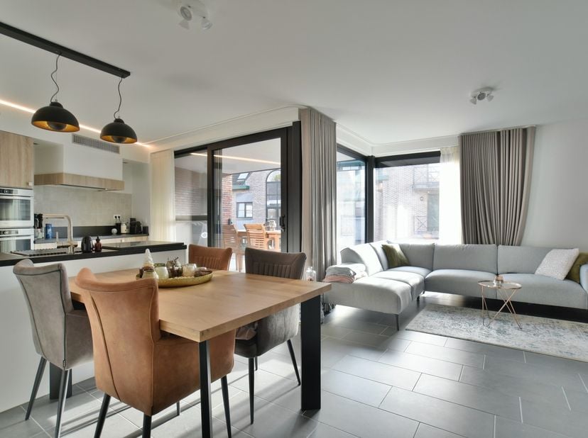 Luxe appartement gelegen op de 2de verdieping van Residentie &quot;Het Heerenhuys&quot; in het centrum van Lanaken.&lt;br /&gt;
Het appartement is instapklaar en voll