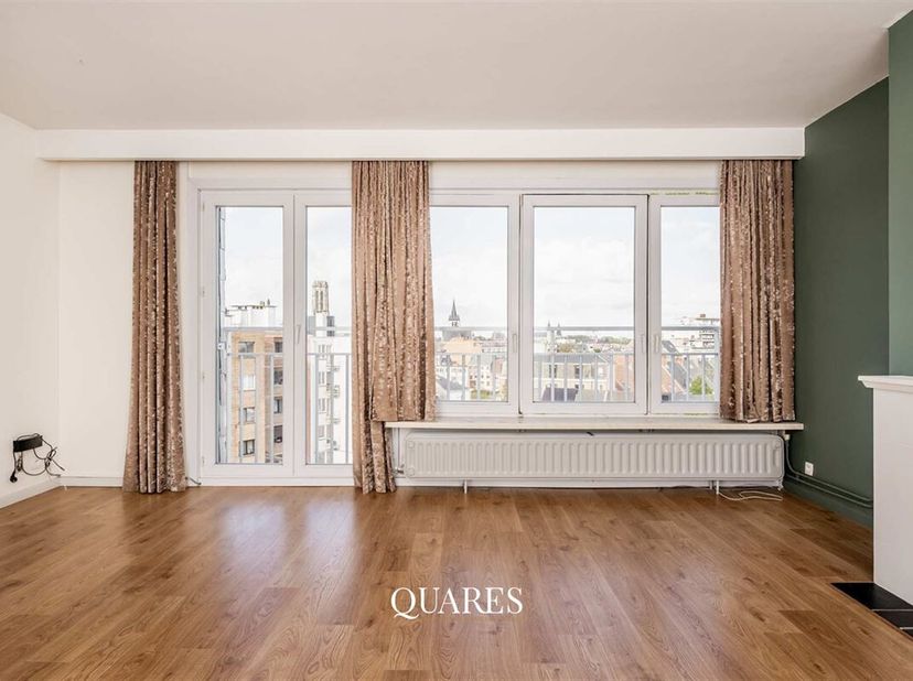 Ruim 3 slaapkamer appartement met prachtig uitzicht op de stad&lt;br /&gt;
Indeling &lt;br /&gt;
Dit ruime gezellige appartement bevindt zich op de vijfde verdiep