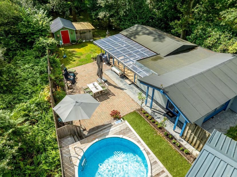 Voor meer info en fotos, surf naar www.swevers.be  Deze charmante vakantiewoning op Galgeneinde 100 in Bolderberg, gebouwd in 1960, biedt 79 m² bewoon