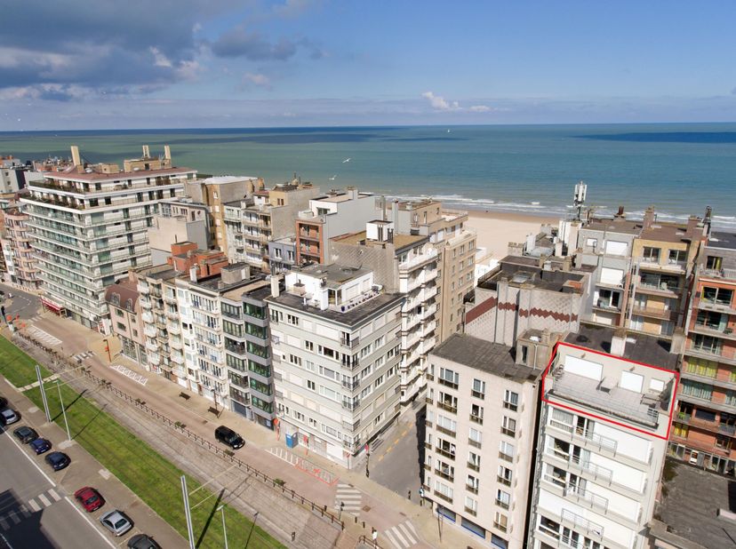 PENTHOUSE met sublieme zonoriëntatie en panoramisch uitzicht – volledige 7de verdieping van residentie Fabiola Deze unieke penthouse omvat de volledig