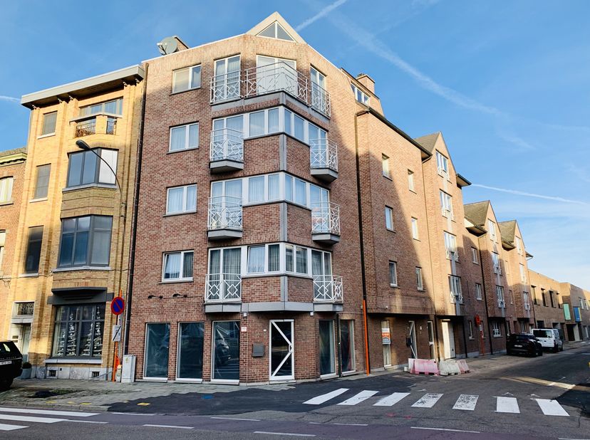 Energiezuinig en zéér goed onderhouden 3-slaapkamer appartement van circa 110 m² te huur in de Gazometerstraat in Sint-Truiden.&lt;br /&gt;
&lt;br /&gt;
Dit appar