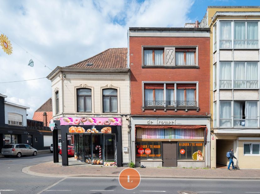Twee handelspanden met woonst gelegen op een totale oppervlakte van 175m² met 214m² bewoonbare oppervlakte! &lt;br /&gt;
&lt;br /&gt;
Ontdek de perfecte plek voor